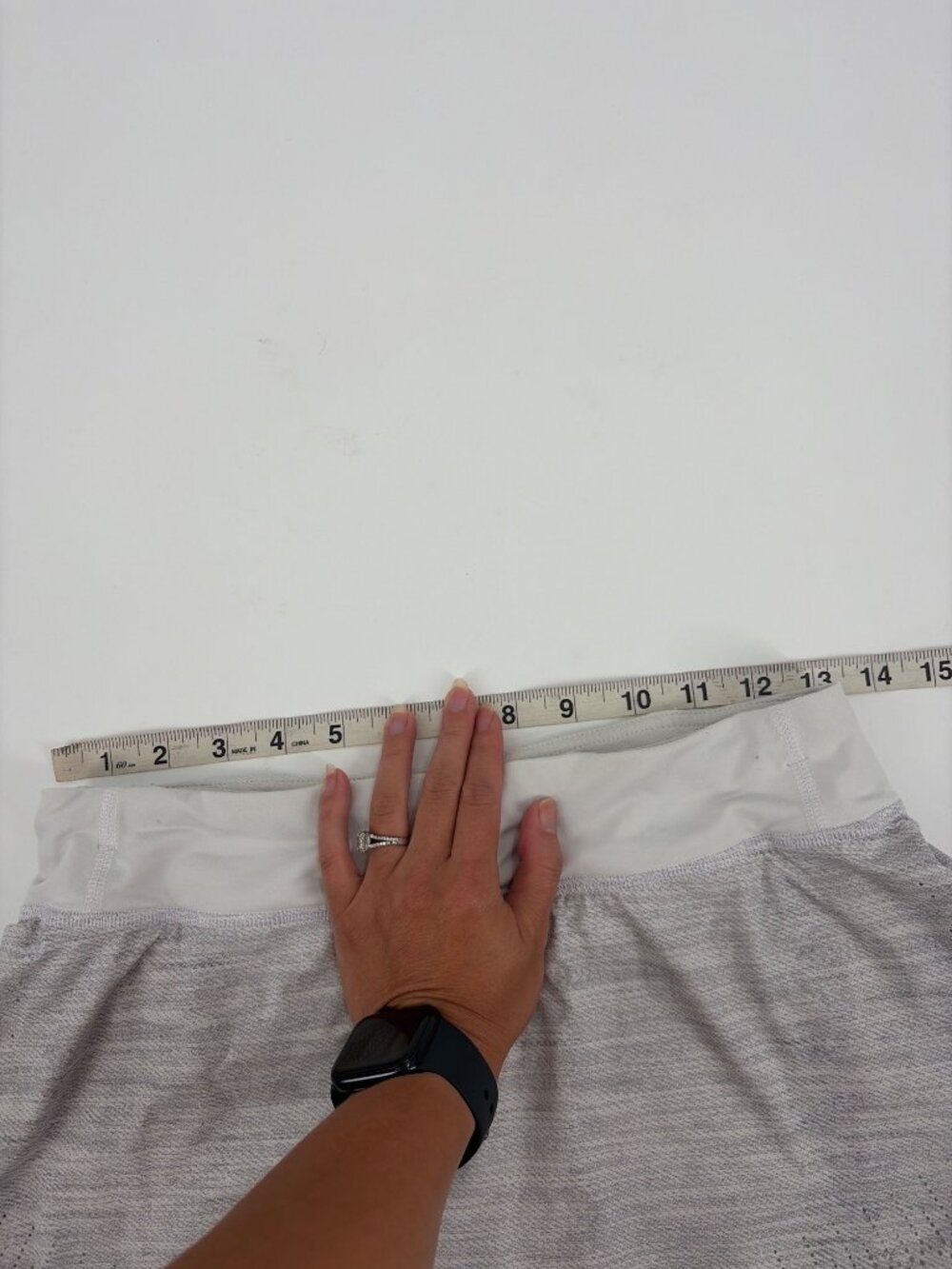 Lululemon Run Light As Air Lined Skirt Womens 4 Gray White Athleisure Preppy - Picture 8 of 8
